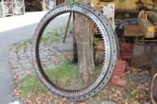 Használt forgótányér Liebherr R916 kotrógéphez – jó állapotban