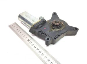 Motor ablakemelő jobb mercedes – kódok a0008205008, a0008202908, 0008205008, 0008202908