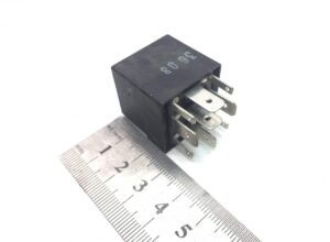 Relé auto 3608, 12v, 6 tű