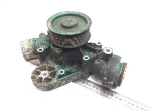 Volvo motor hűtőszivattyú – kódok: 20833355, 20834409, 20997647, 21417491, 85003894, 7420834409, 7420997650