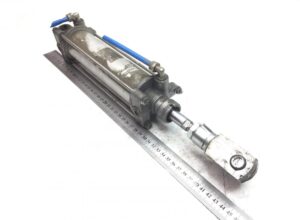 Hidraulikus henger volvo ajtónyitóhoz v0136162
