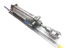 Hidraulikus henger Volvo ajtónyitóhoz V0119203