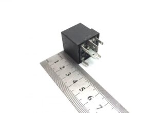Man 81259070273 autó relé, fekete, 12v, 5 tűs