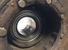 Kerékagy, tárcsafék, bal hajtótengely Volvo – Kódok: 3092710, 85103803, 21575071, 20516966, 85105696, 3988838