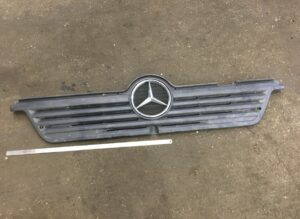Mercedes 9738800185 a9738800185 első műanyag hűtőrács