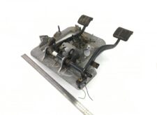 Kuplung- és fékpedál panellel Volvohoz (8189959, 20707243, 1062685, 8189994, 1628060)