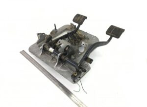 Kuplung- és fékpedál panellel volvohoz (8189959, 20707243, 1062685, 8189994, 1628060)