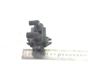 Légszelep scania 337997, fém alkatrész, két menetes kimenettel, kb. 10 cm hosszú