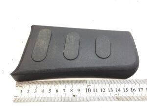 Fekete szigetelőlap 3 ragasztósávval, kb. 16×8 cm