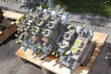 Használt hidraulikus elosztó Liebherr R924 kotrógéphez