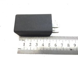 Scania 383740 relé – méret: 7 cm x 3 cm