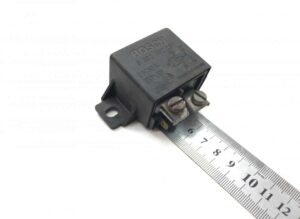 Feszültségrelé bosch 0 332 002 157 24v 30a mercedes