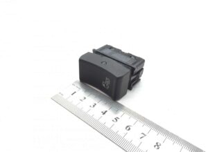 Volvo 23172295 munkalámpa kapcsoló – méret: 3,5 cm