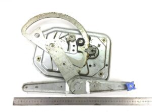 Bal oldali ablakemelő mechanizmus scania-hoz (kódok: 2572349, 2303349, 1442294, 2162366, 1366839, 1366849)