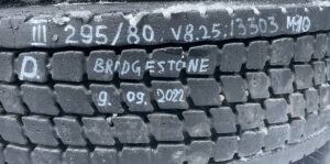 Bridgestone gumiabroncs volvo 295/80r22. 5 v8. 25 133/03 m+s 09. 09. 2022