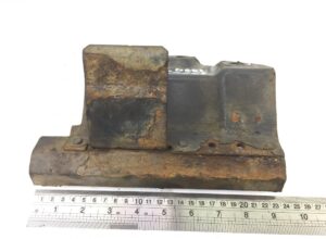 Támogatás első tengely sárvédőhöz, jobb, scania 1873216