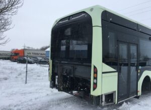 Volvo busz hátsó váz hóban – eredeti alkatrész