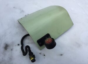 Hátsó bal oldali rúd fedél, fényvisszaverővel és elektromos kábel, volvo