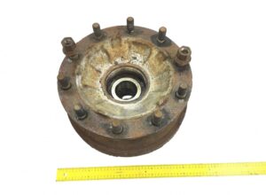 Kerékagy, bal hátsó féktárcsás tengely volvo – 85101818, 85105693, 85111794, 85114471, 85103806, 39888831, 3092719