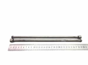 Fémrudak lekerekített végekkel, kb. 30 cm hosszú