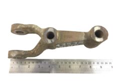 Bal alsó másodlagos tengely lengéscsillapító tartó DAF 1458607 – fém alkatrész, mérve