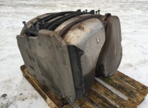 Volvo teherautó kipufogódob – kódok: 21364822, 85022429, 85028429, 23094588, 85013382, 85019382, 21582824, 23105940