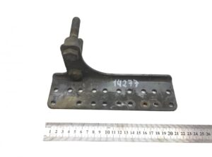 Perforált fém tartó csavarral, scania teherautóhoz 14277