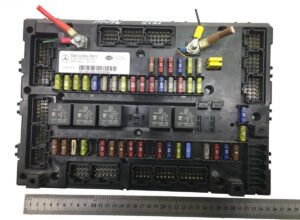 Biztosítéktábla mercedes a0014461358 a0004468958 a0004469458 24v dc