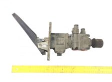 Fő fékszelep pedállal Volvo-hoz – Kódok: 70313349, 1698699, 1524016, 85101418, 1102408300, 70313310, 9958670, 70301712