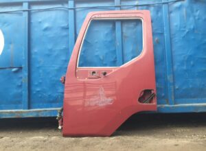 Bal oldali piros volvo ajtó üveg és kilincs nélkül