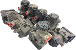 Ebs szelep jobb első tengely volvo – 20828237, 20570906, 21122034, 20428938, 5801290649, 7485003022, 7420828237, 7420428938, 7420570906, 504100409, 7421122034