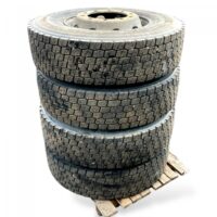 Készlet 4 Volvo kerék 295/80 R22.5