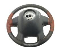 Volvo kormány bőrborítással, kopott, vezérlőkkel, kódok: 20750211, 20467306, 21006901
