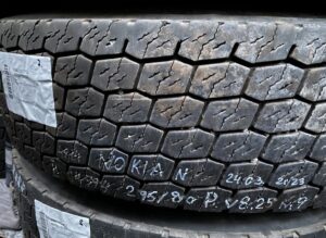 Nokian gumiabroncs 295/80 r22. 5