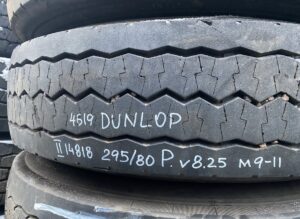 Dunlop kerék 295/80 p. V 8. 25 m9-11