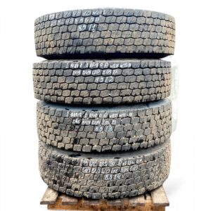 4 db volvo 295/80 r22. 5 gumiabroncs szett