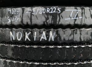 Scania nokian kerék 295/80r22. 5
