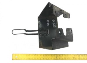 Iveco 41288819 zárótartó – fém alkatrész, kb. 15 cm