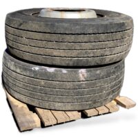 Készlet 2 Volvo kerék 305/70R22.5 225×825 34