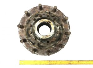 Tengelytárcsás kerékagy bal motoros volvo (kódok: 85107753, 7485107753, 20516957, 20535263, 7420535263, 7420535264, 85103803, 20567394, 20428193, 21575071, 22105672, 22105678)