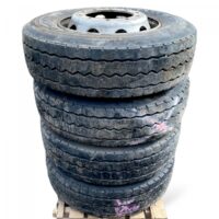 Volvo kerékszett 225/8.25 – 305/70R22.5, 4 db