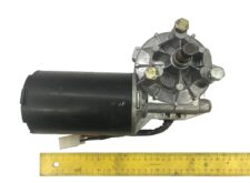 Volvo szélvédő törlőmotor – Kód: 70345684, 22672623, 1519529, 98480223, A0018202042, 0018202042, 3093014, 0390442451, 30038263