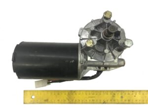 Volvo szélvédő törlőmotor – kód: 70345684, 22672623, 1519529, 98480223, a0018202042, 0018202042, 3093014, 0390442451, 30038263