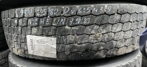 Volvo kerék 295/80r22. 5 d. 8. 25 n7. 9 mich l/n 9. 10. 23