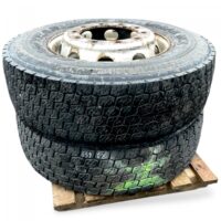 Készlet 2 kerék Volvo 305/70R22.5 22.5×8.25