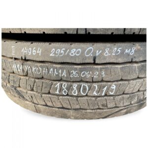 Volvo kerék 295/80 r22. 5 yokohama 1121