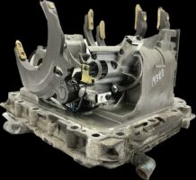 Volvo Sebességváltó Fedél – Kódok: 20817639, 20971771, 21314140, 21571887, 21484415, 22117097, 22780683, 85020893, 20775880, 20775878, 20817640, 21314171