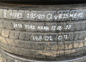 Volvo kerék 295/80r22. 5 yokohama 3420