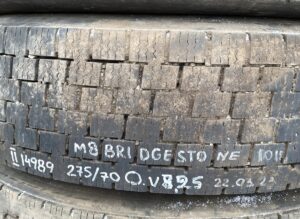 Volvo bridgestone kerék 275/70 r22. 5
