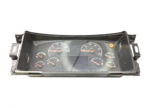 Volvo műszerfal óra teherautókhoz – különböző modellek (kódok: 70398585, 70329295, 70378703, 70392912, 70393853, 70395665, 70398547, 22170119, 22205475)